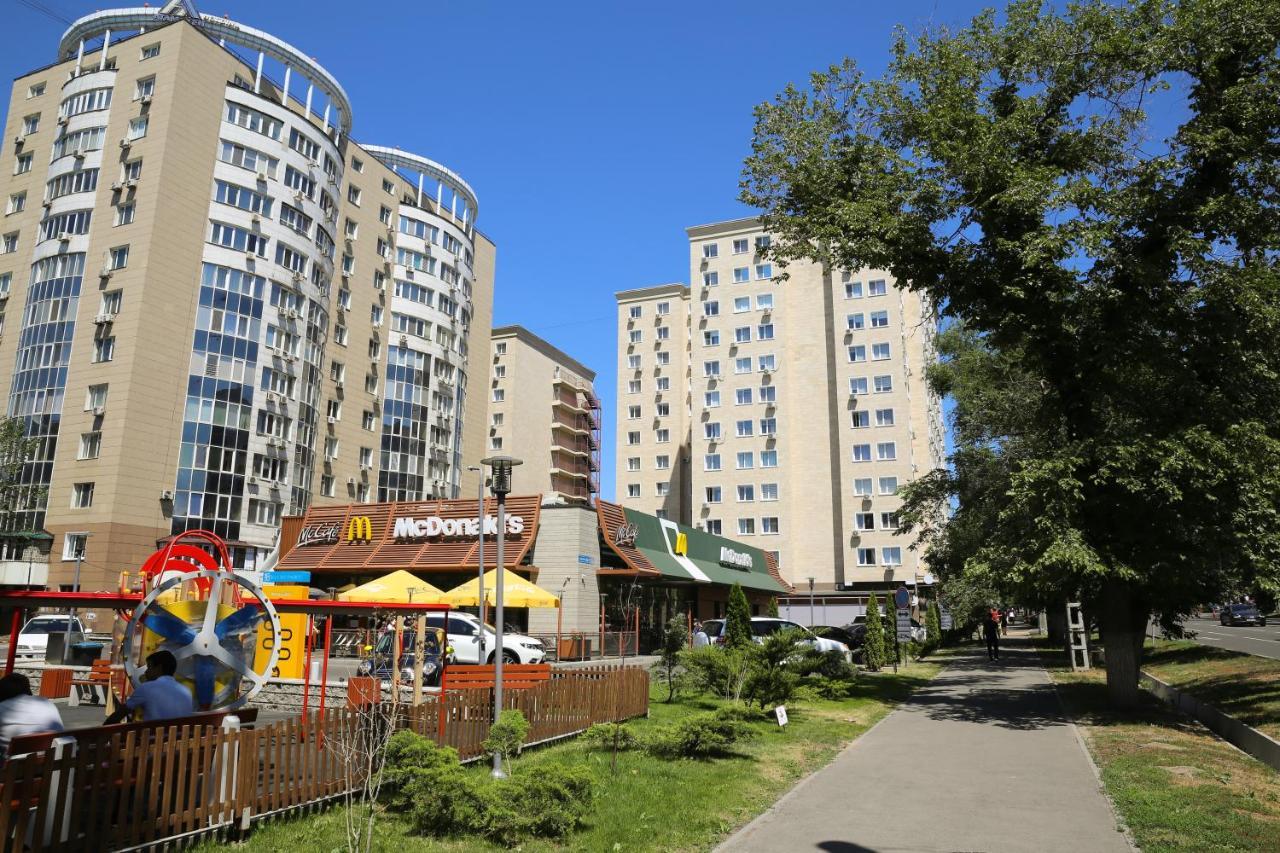 Adt Apartments Almaty Esterno foto
